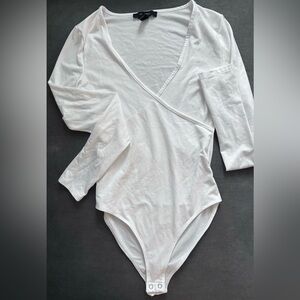 🍑FOREVER 21 Longsleeve Cute White V-Neck Bodysuit